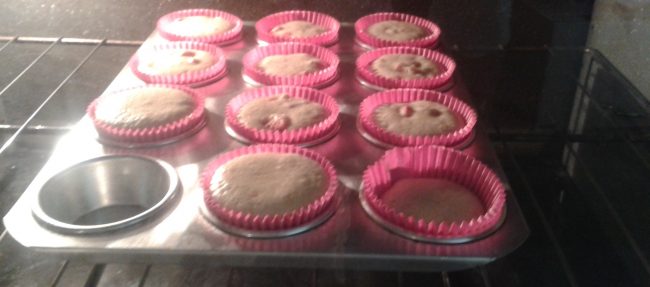 Os bolinhos no forno